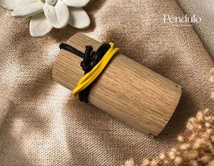 pendulo hebreo de roble hecho a mano
